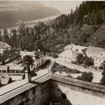 Pohľad na Hotel Oravan z Oravského hradu v roku 1920.