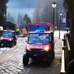 Fotografia zachytávajúca začiatok cvičenia - prepravu personálu na miesto zásahu.